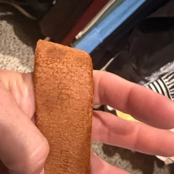 Vintage 100% tooled leather brown belt. Vintage western buckle with red gem - Picture 4 of 7